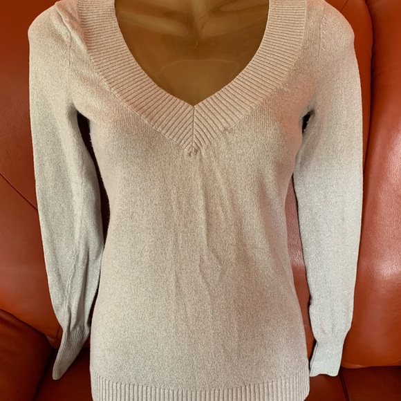 Beautiful sweater - Picture 6 of 6